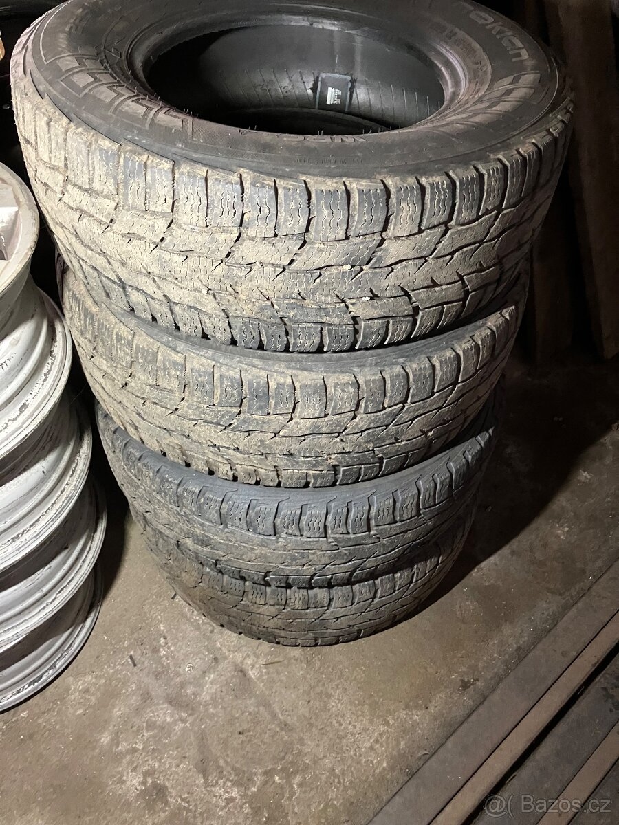 Prodám pneu 225/70 R15 C 112/110s
