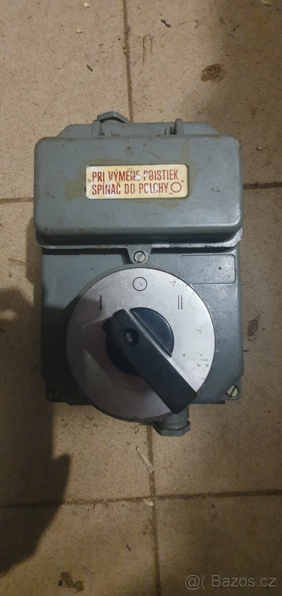 Vypínač na elektomotor