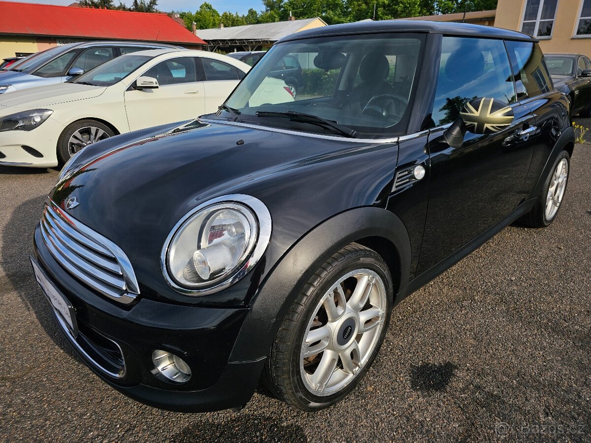 MINI COOPER ONE 2013 1.6i 72kW,TEMPOMAT,KLIMA,SERVISKA
