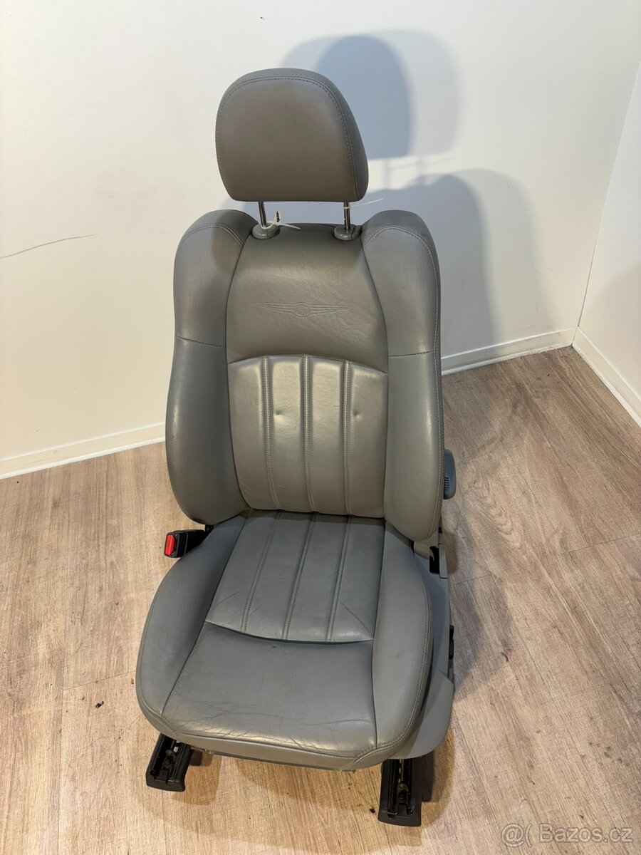 //Sedačka řidiče Chrysler 300c//