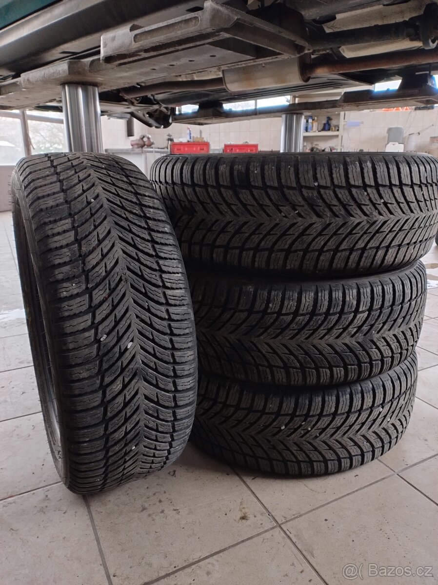 215/55R17 celoroční