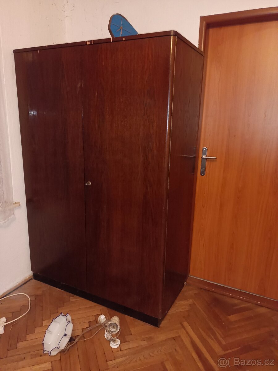 Skříň,starý nábytek
