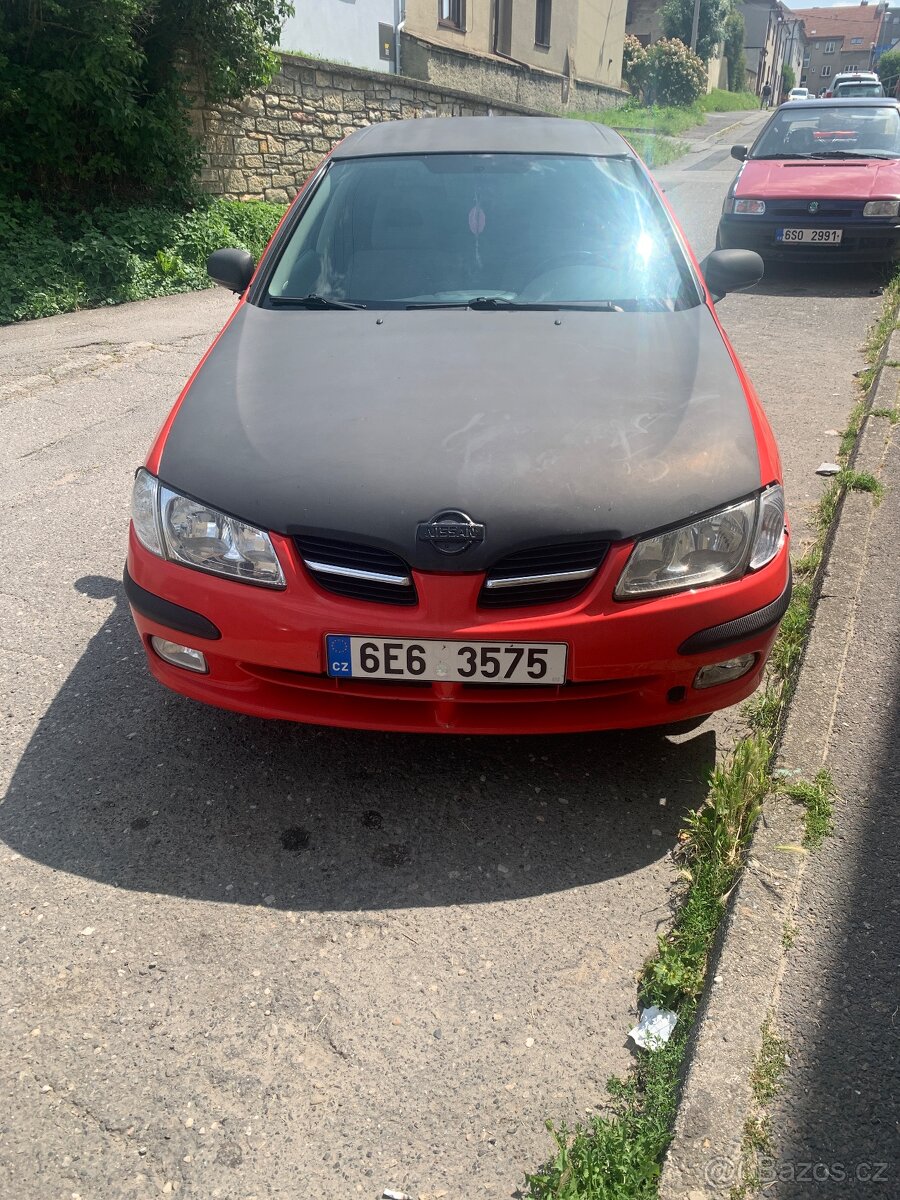 Nissan Almera N16 hatchback