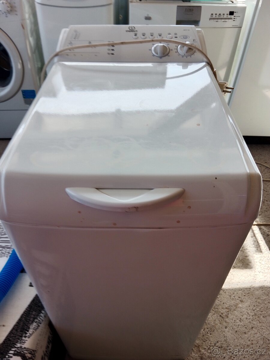 Automaticka pracka Indesit