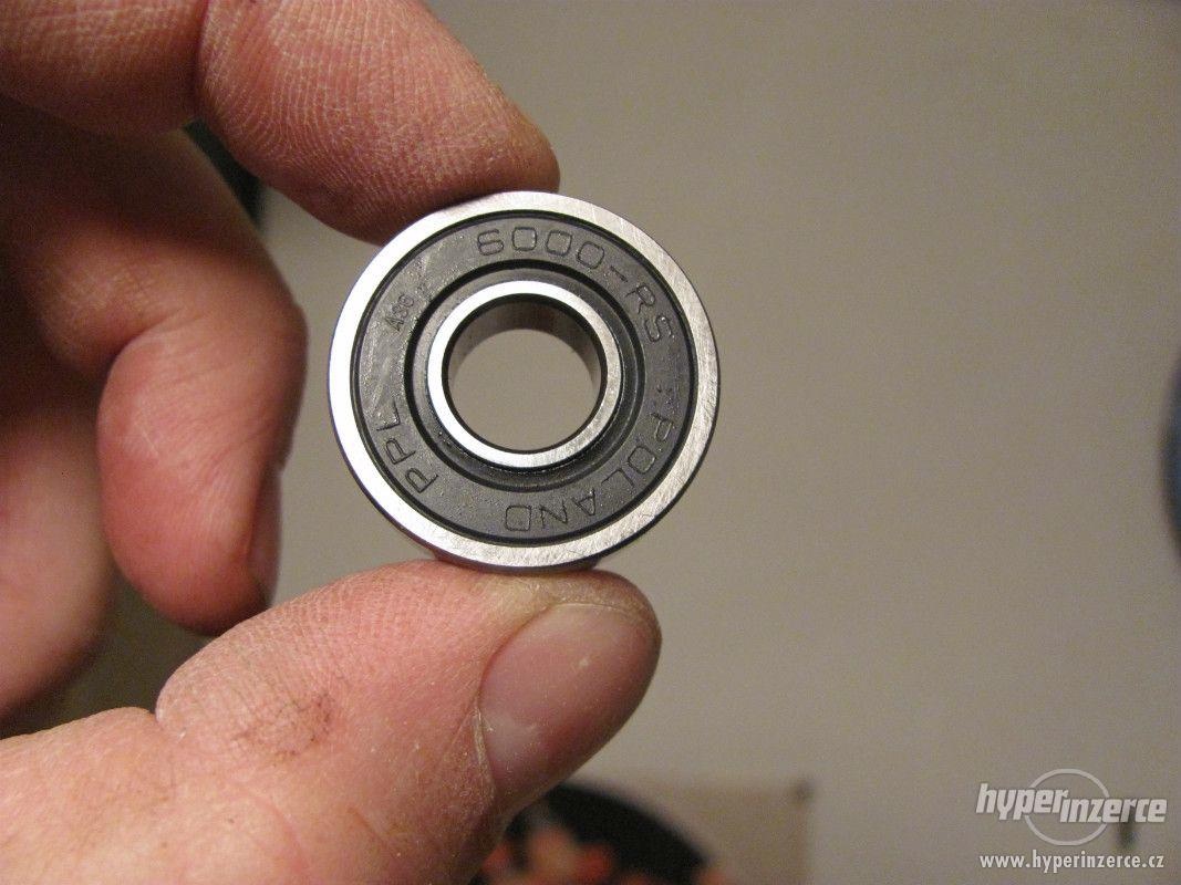 Jednořadé kuličkové ložisko 6000 RS (10x26x8 mm)