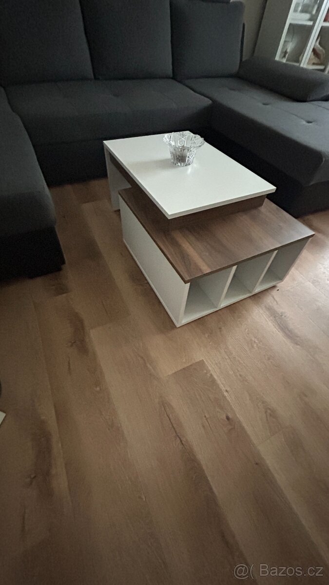 moderni konferenční stolek + možno i k němu lampa -levně