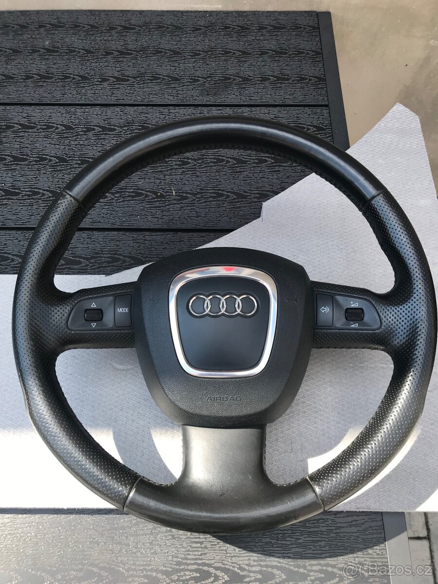 Audi - tříramenné volanty