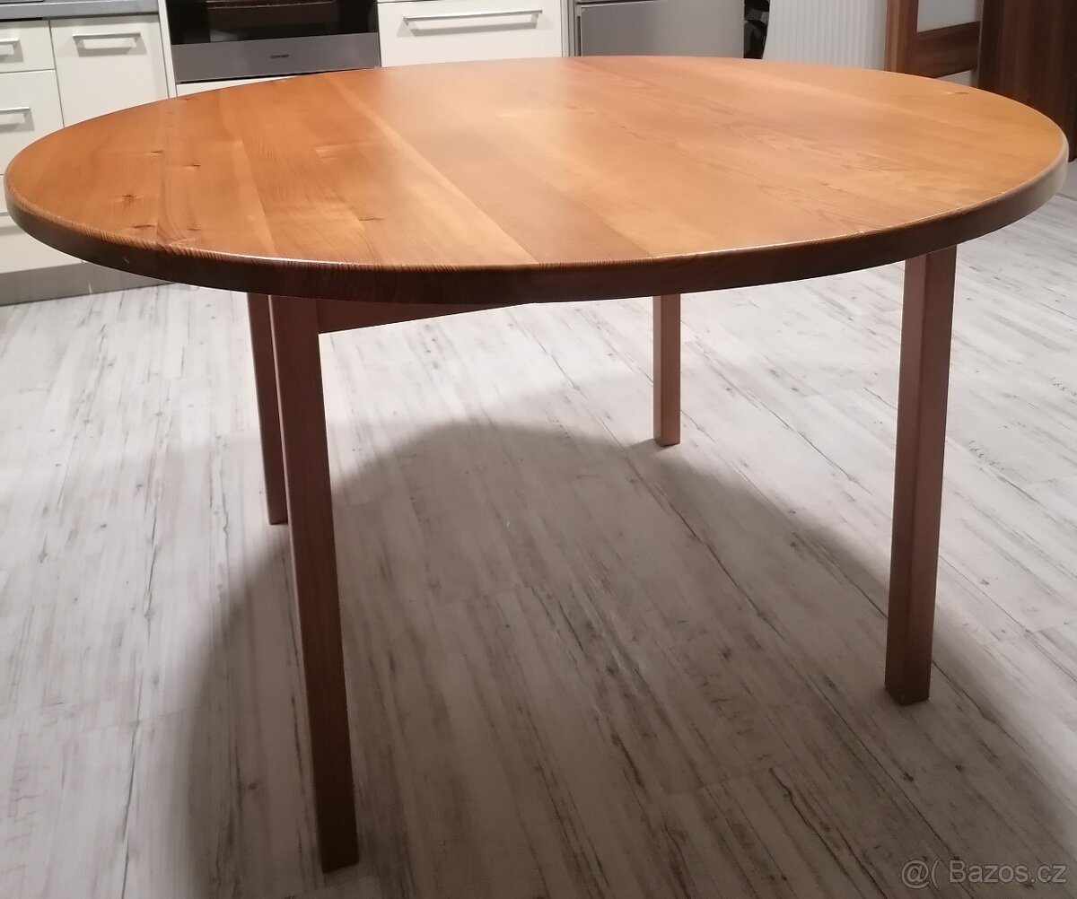 Stůl kuchyňský masiv