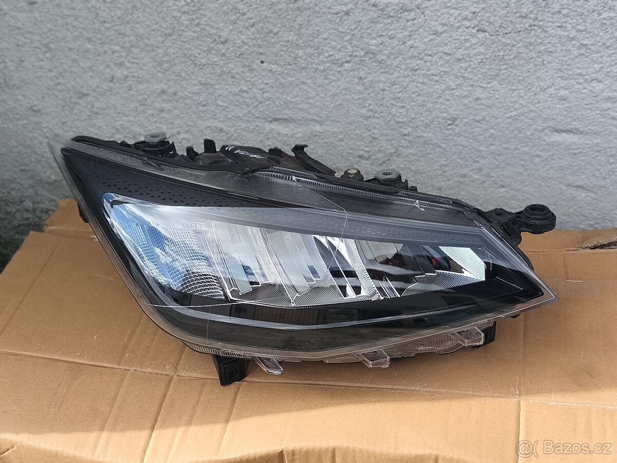 Seat Ibiza V pravé přední světlo
