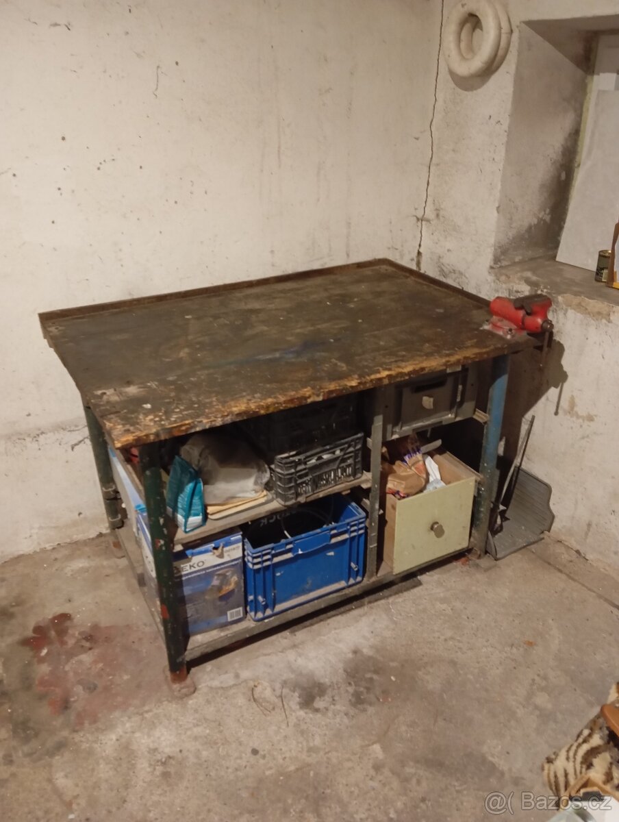 Pracovní stůl, ponk