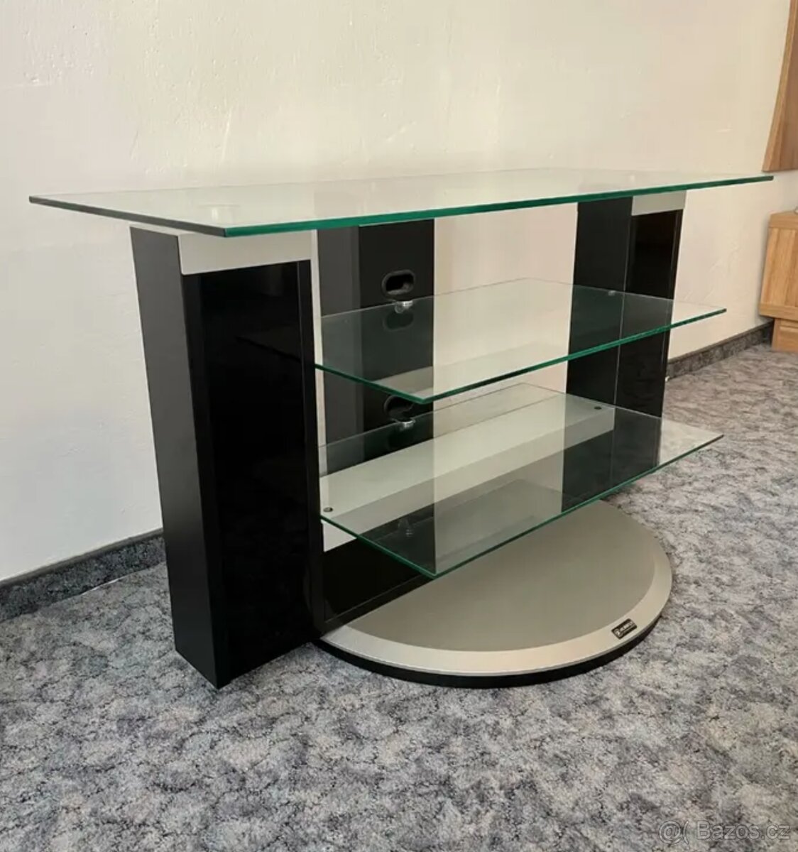 Designový otočný TV / Hi-Fi stolek ze skla