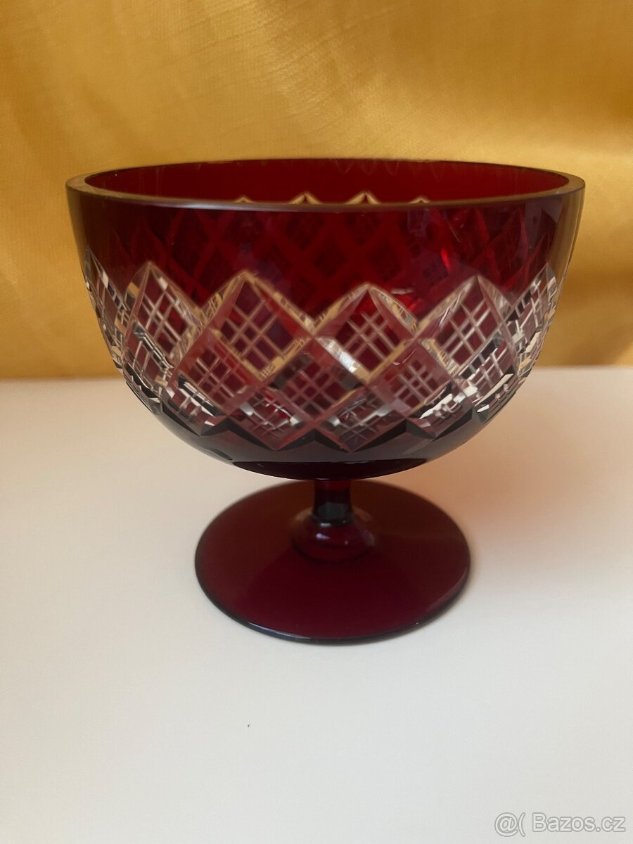 Červený pohár / miska / sklenice na šampaňské