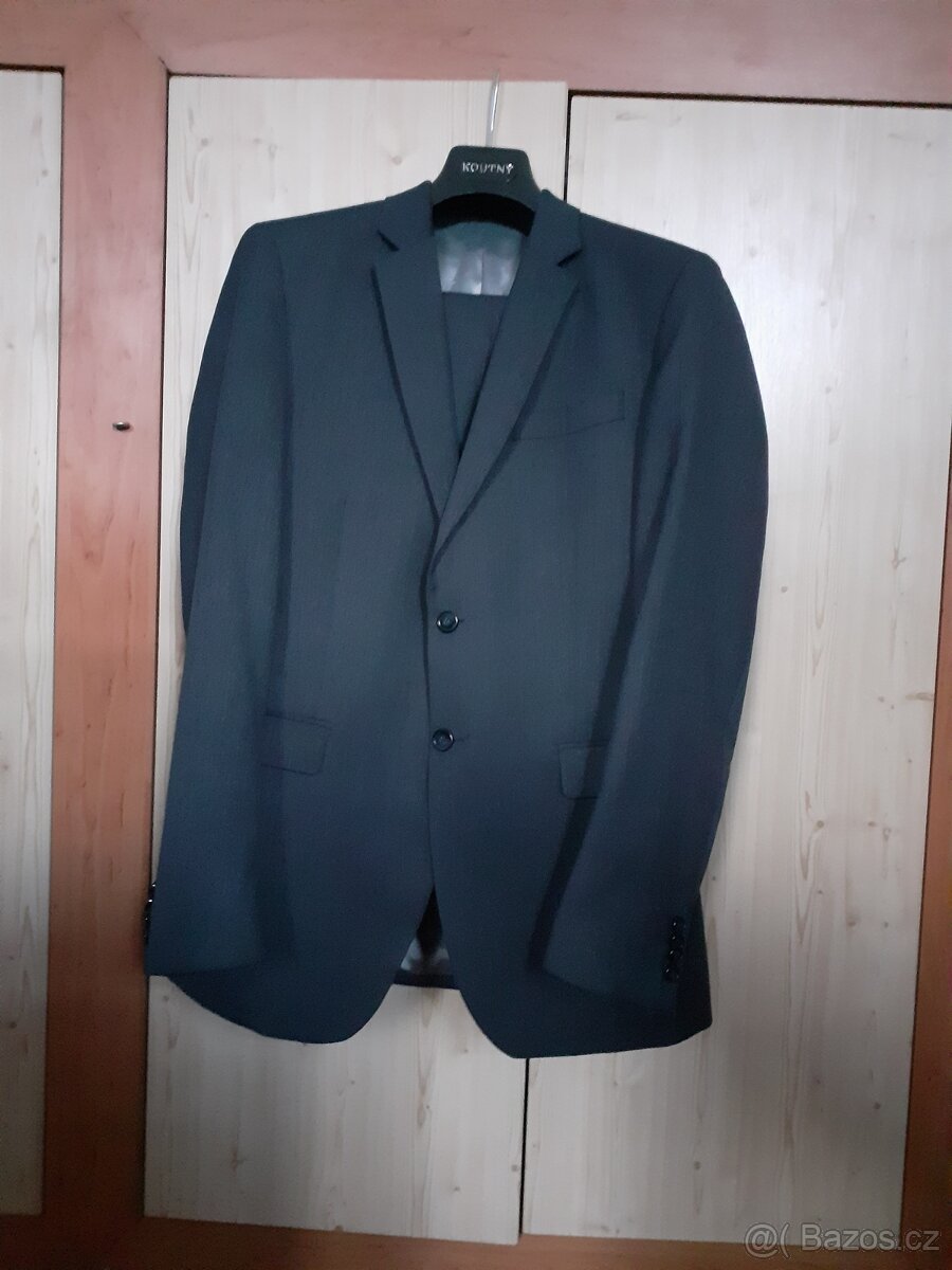 Pánský oblek koutný