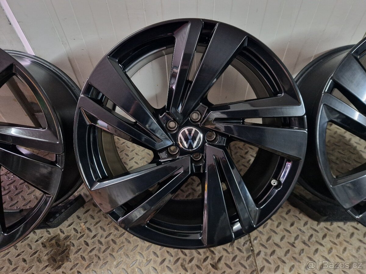 VW Nevada Touareg CR7 Rline 5x112 R20