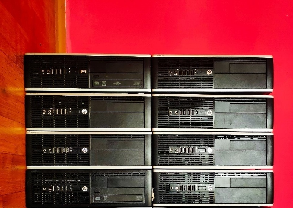 Funkční počítače HP 8 kusů - POUZE KOMPLET
