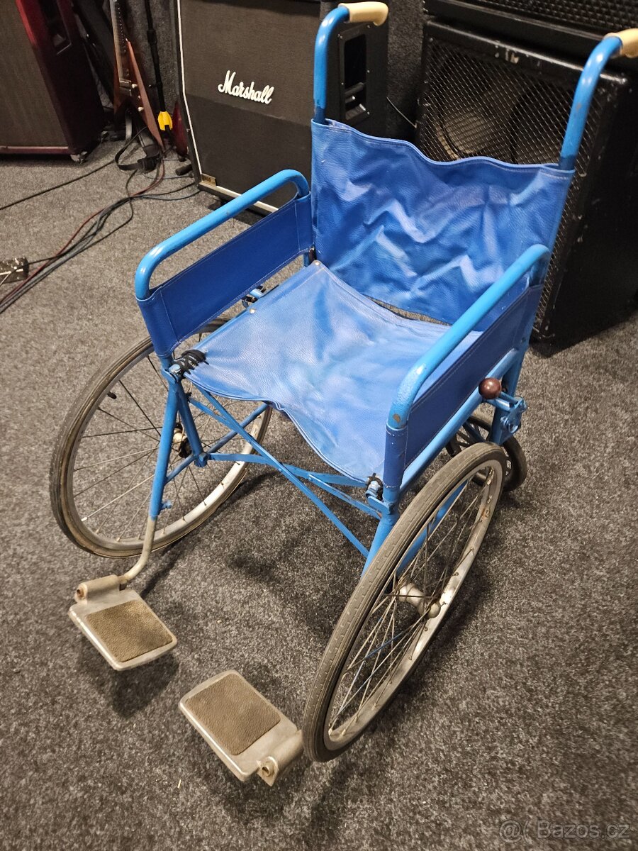 Retro invalidní vozí