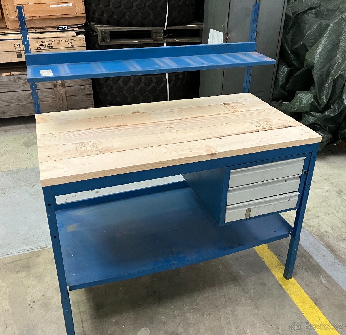 Pracovní stůl, ponk s nádstavcem