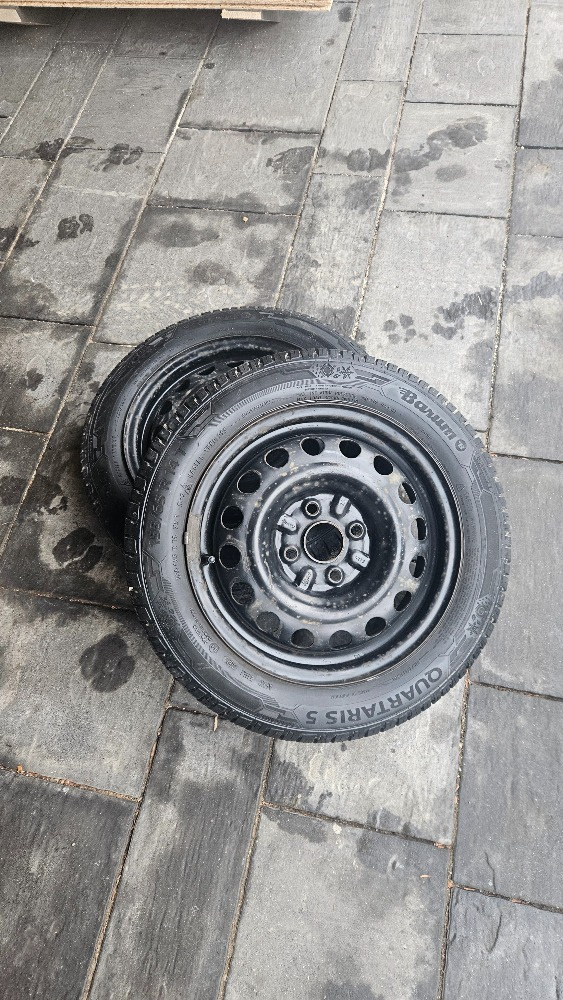 Prodám 2ks disk+pneu C1,107,Aygo