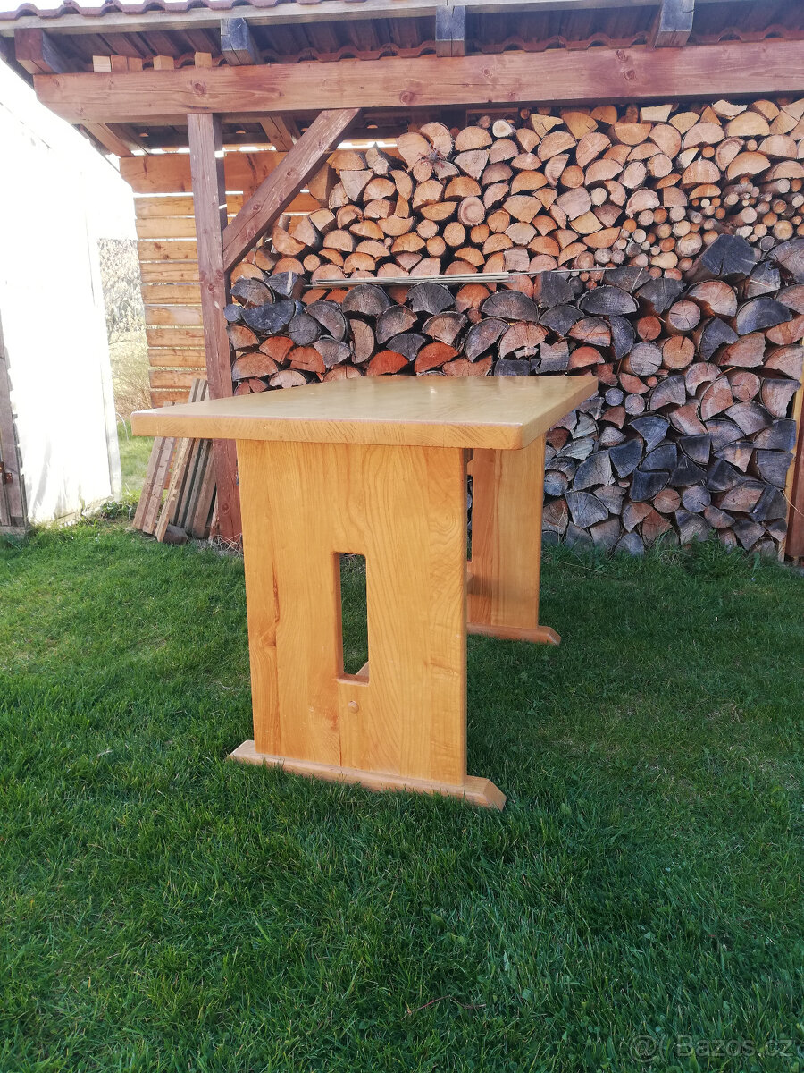 Stůl na chalupu