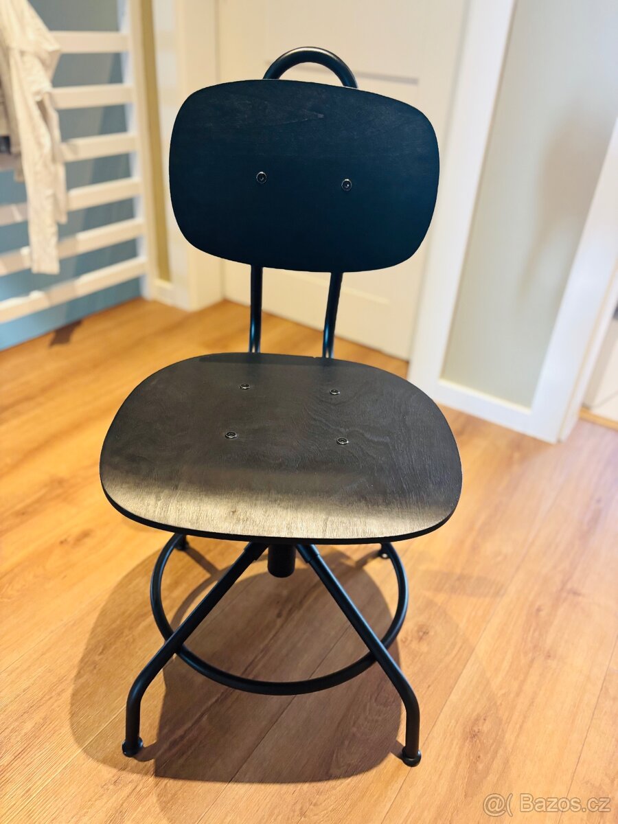 Designová otočná židle