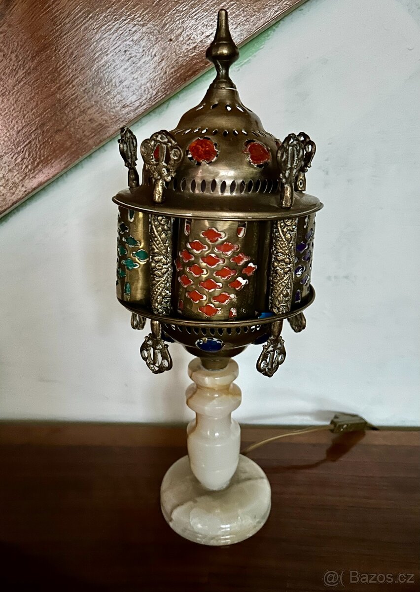 Stará orientální lampa