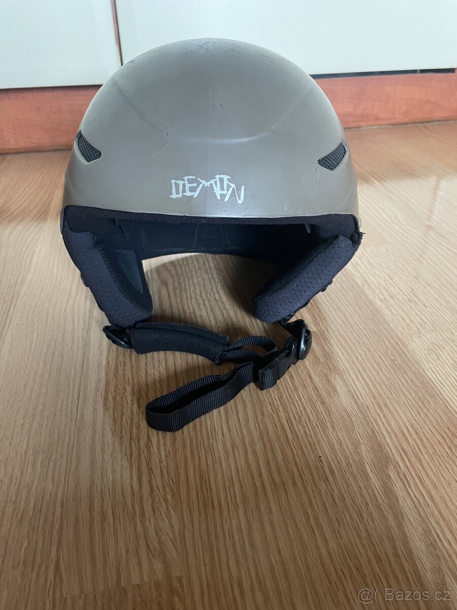 Helma na lyže