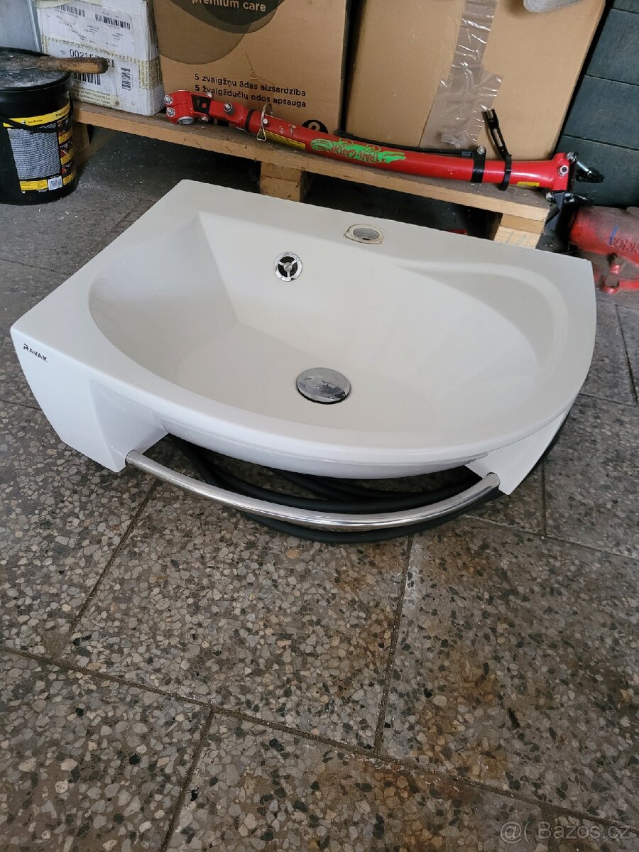 Umyvadlo a skříňka Ravak