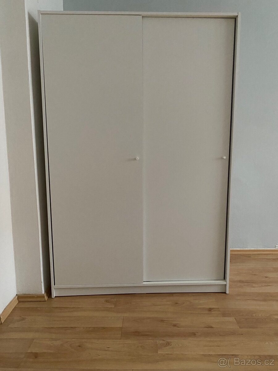 Skříň