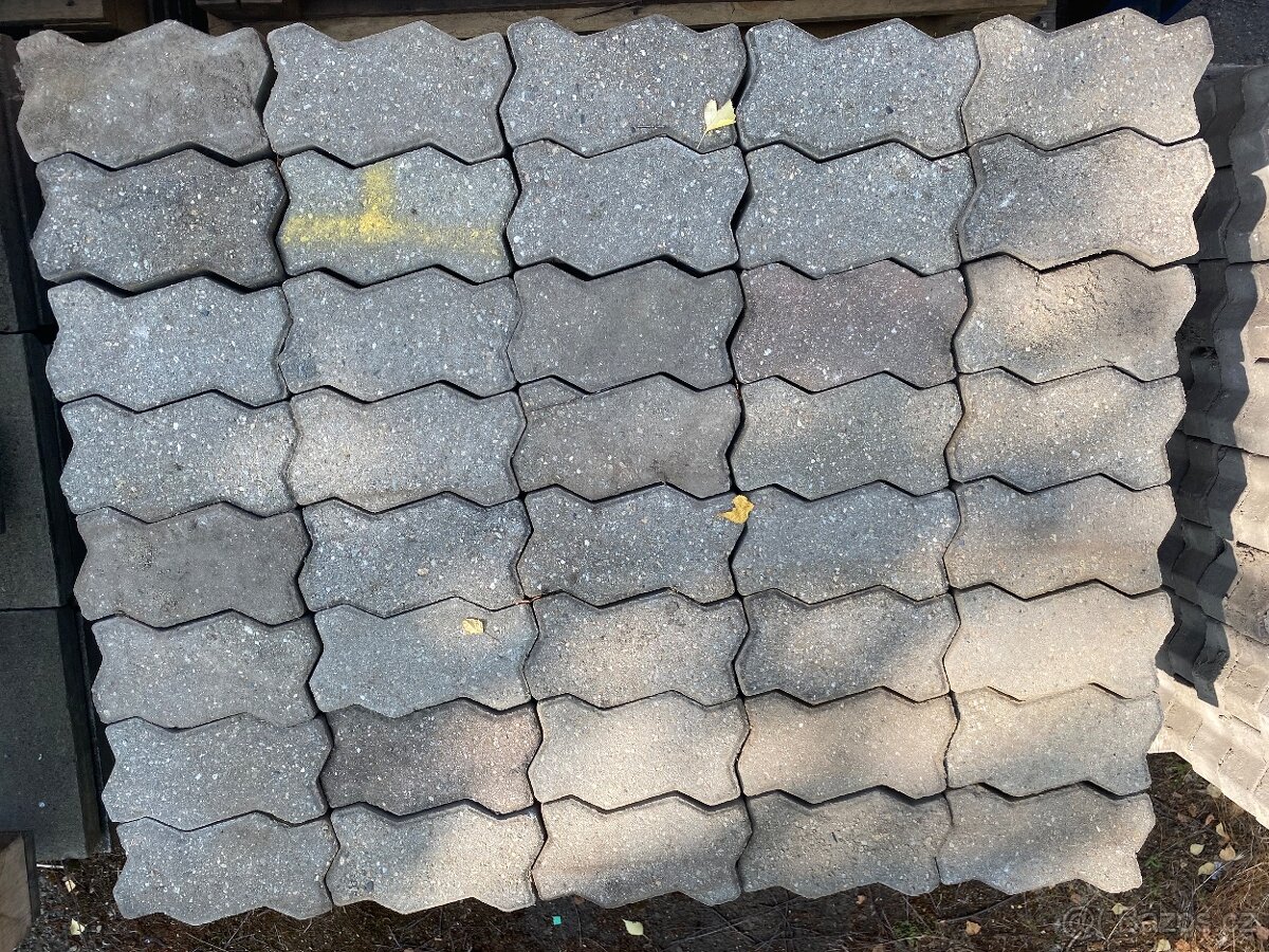 Dlažba zámková vlnka, tloušťka 6 cm, použitá, cca 25m/2