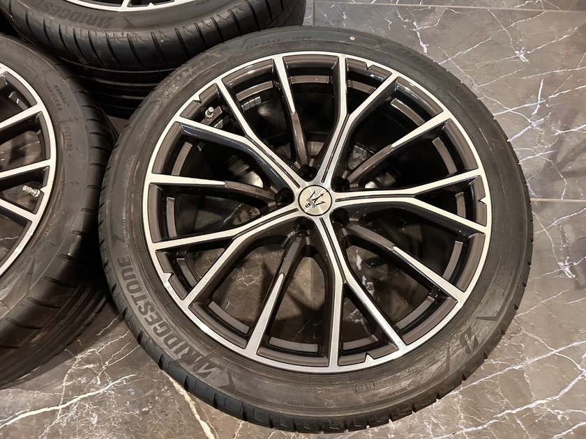 original alu kola Maserati Grecale r21 670171185