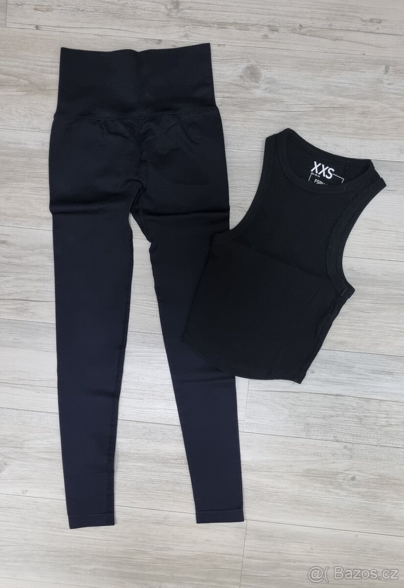 Černé legíny + triko- crop top vel XXS