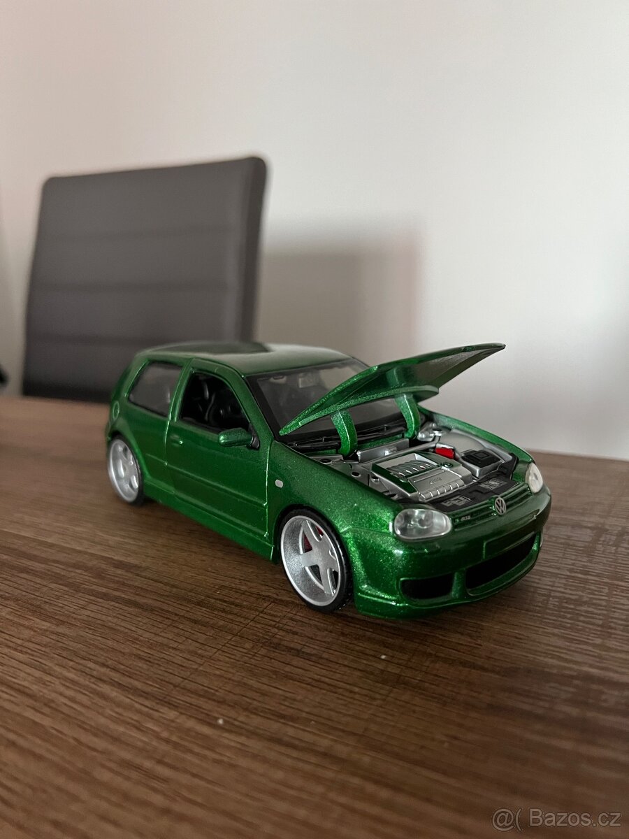 Maisto VW Golf R32