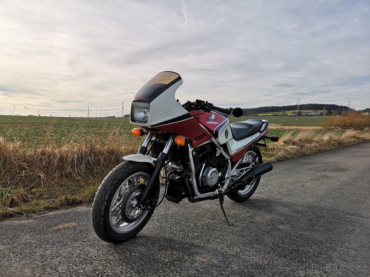Honda VF750F Interceptor