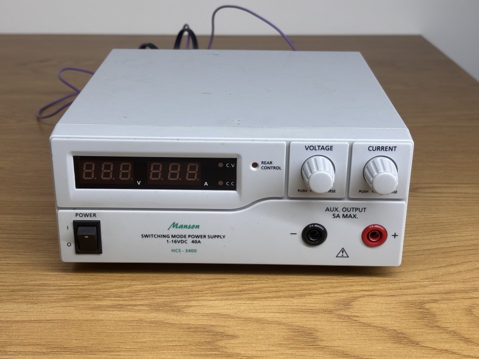 Spínaný laboratorní zdroj - Manson HCS-3400