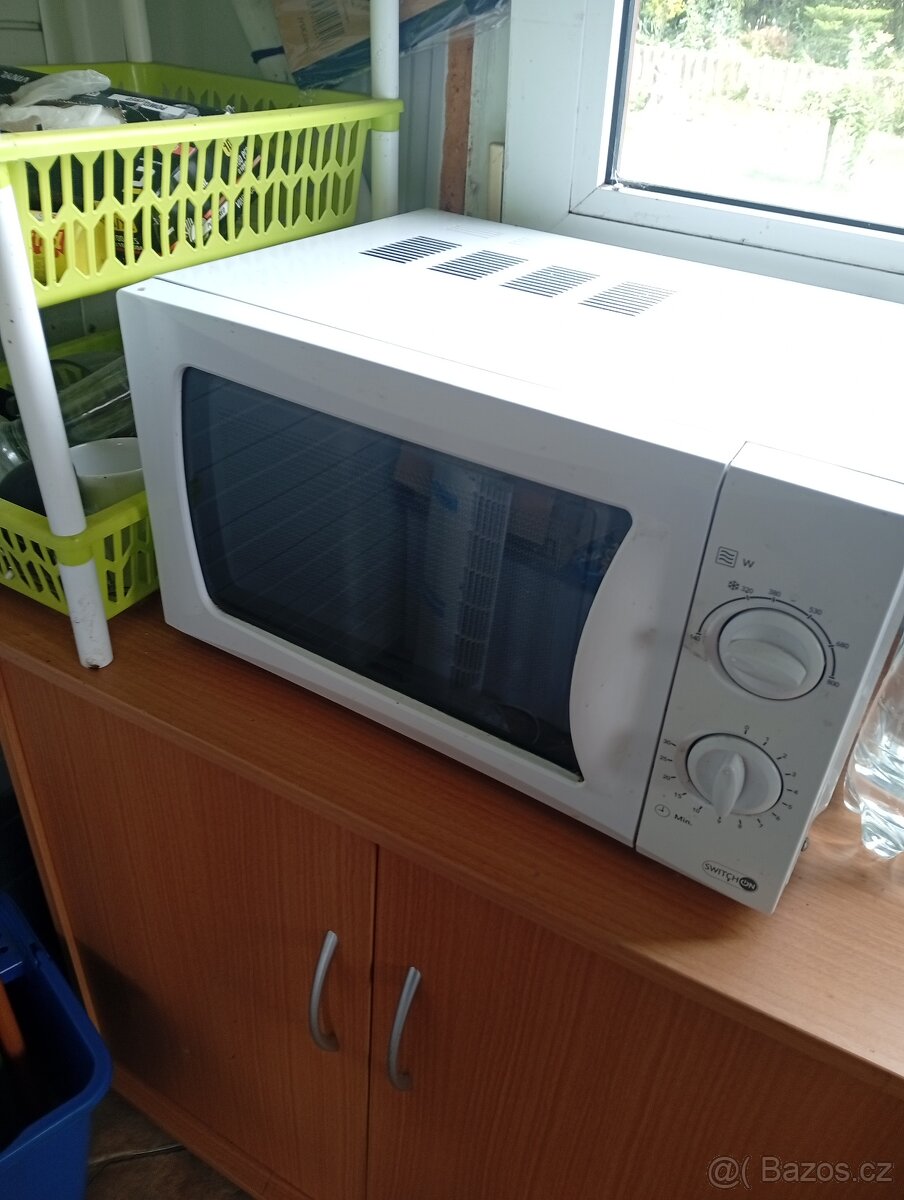 Mikrovlnná trouba mikrovlnka plně funkční