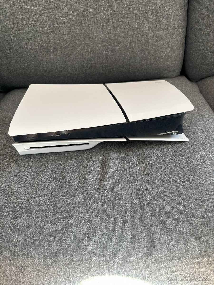 PlayStation 5 Slim 1TB s mechanikou