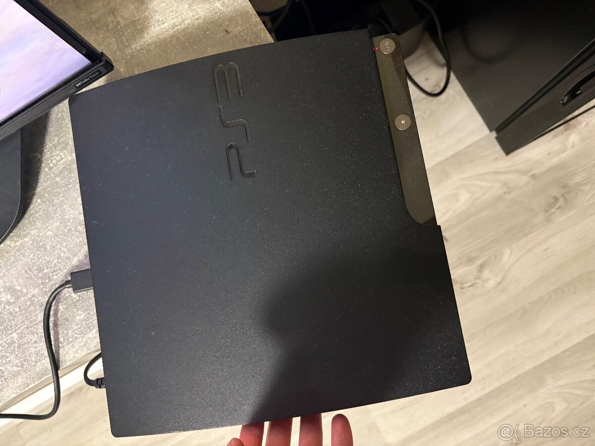 PlayStation 3 + hry 2 ovladače