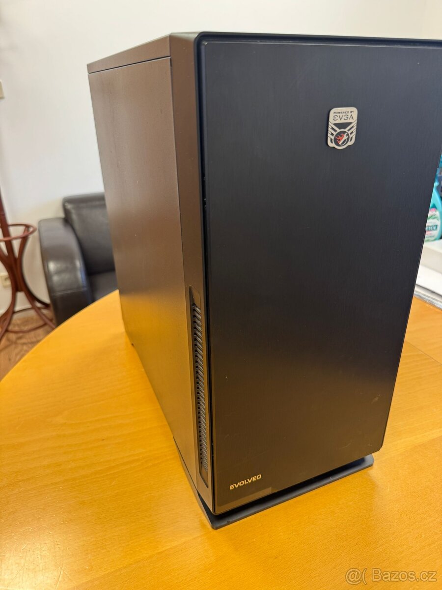 Prodám solidní PC vhodné k repasy nebo na kancelářské práce