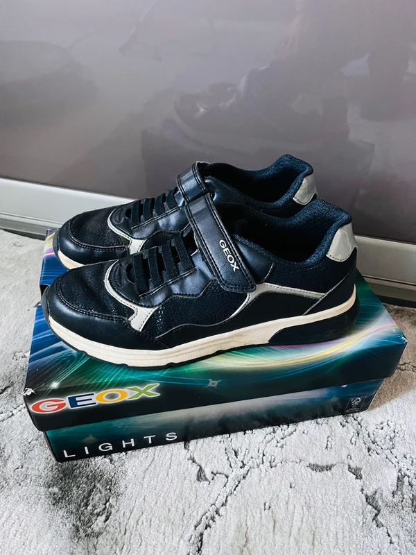 Geox sneakers svítící dívčí vel.37