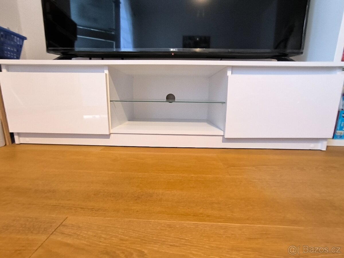 TV stolek