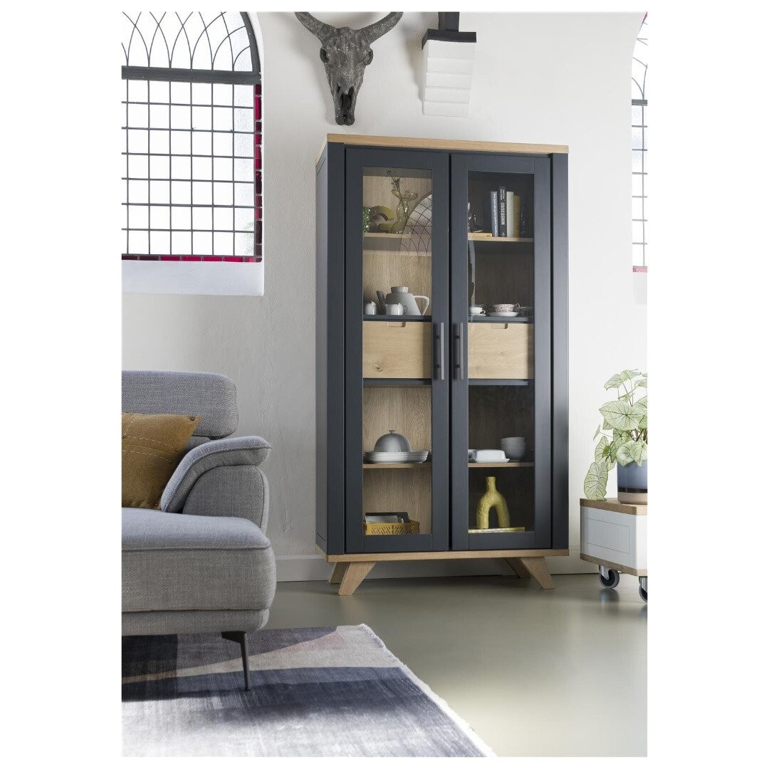 Masivní vitrína JARDIN – moderní skandinávský styl