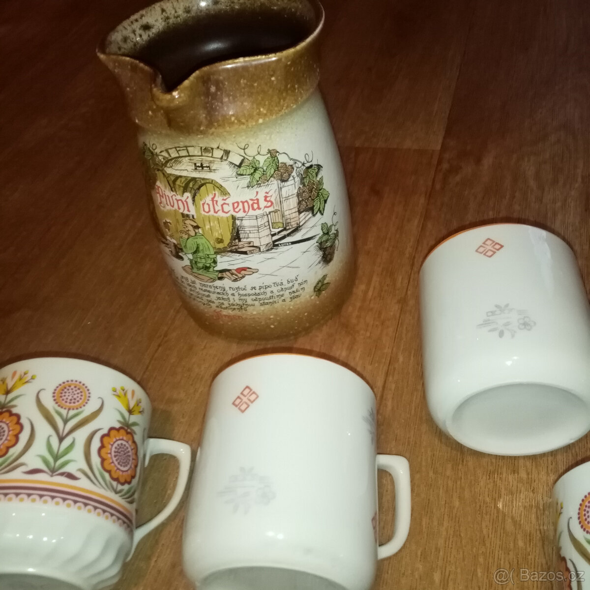 Prodám staré české hrnky na čaj a kávu, půlitry 0,3l a porc