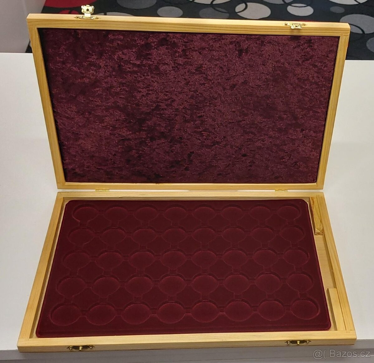 Kvalitní dřevěná kazeta na semišové plata - na 1 plato.