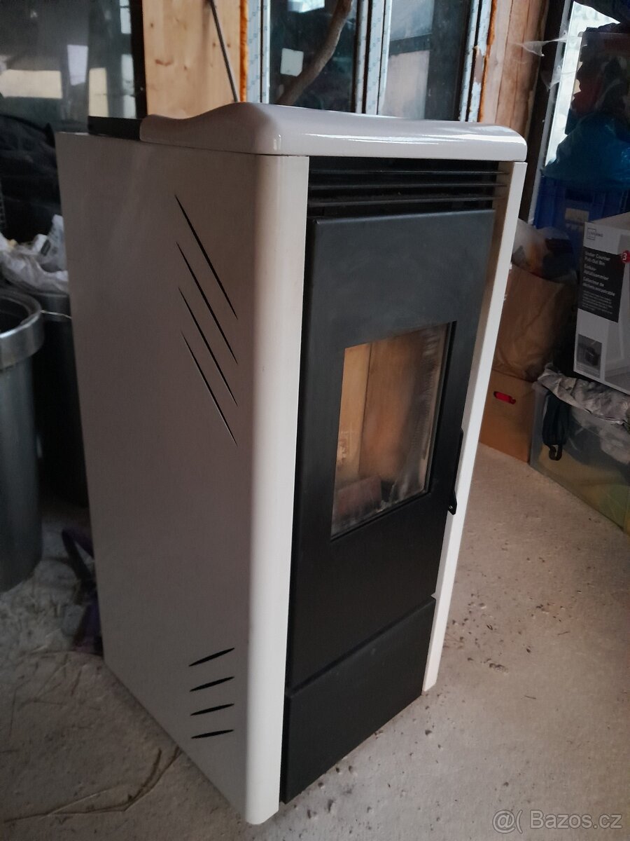 Kamna na peletky moreti fire se zasobnikem