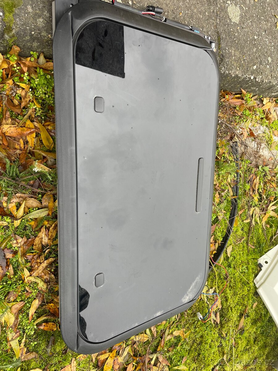 DAF XF 106 - strešní okno