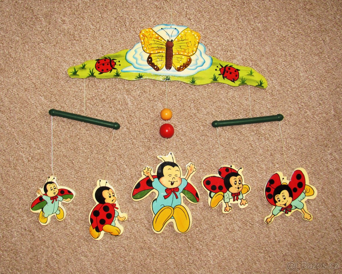 Dřevěný mobilní kolotoč