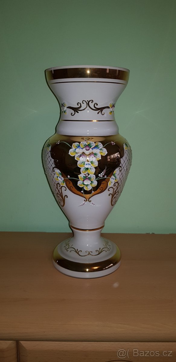 Velká bílá (opál) smaltová váza 43 cm
