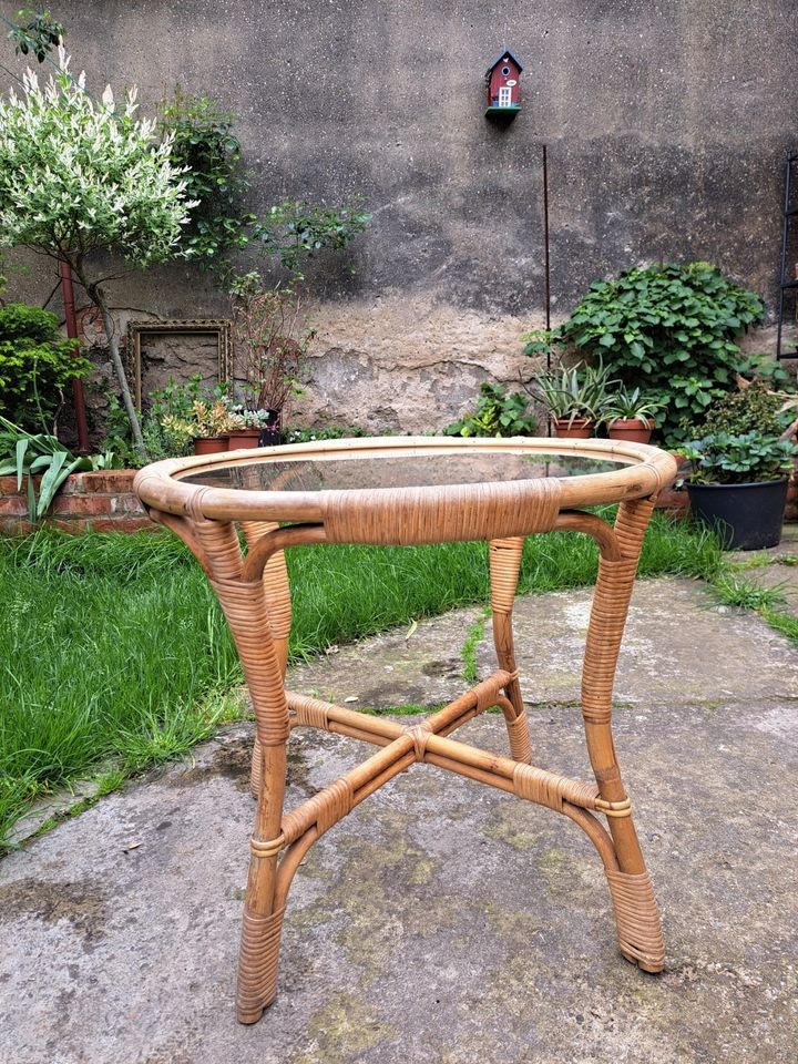 Ratanový stolek se skleněnou deskou vintage