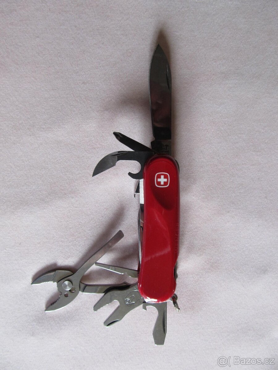 Švýcarský zavírací nůž WENGER EVOLUTION S557