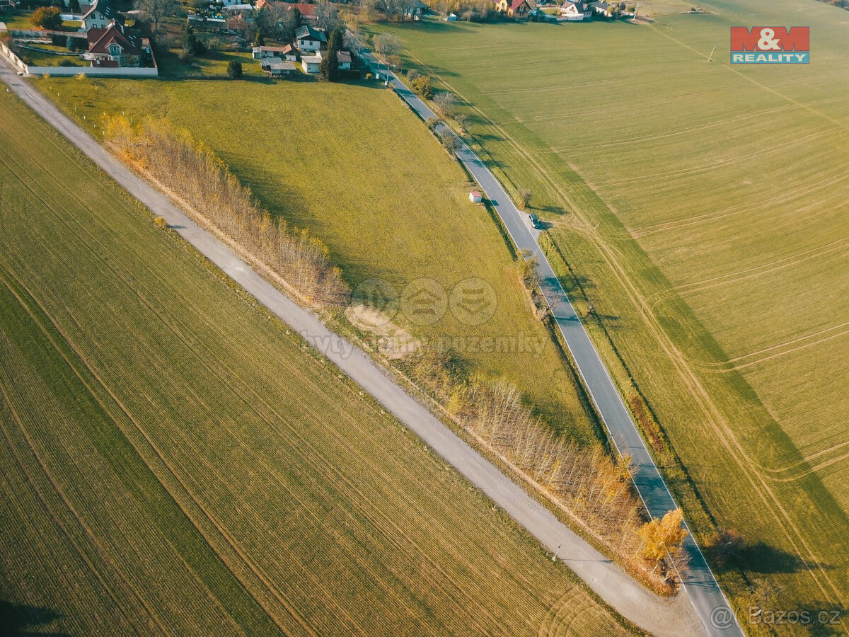 Prodej pole, 8761 m², Dobročovice